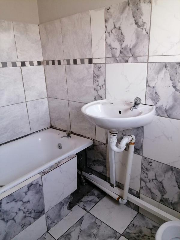 2 Bedroom Property for Sale in Pelikan Park Western Cape